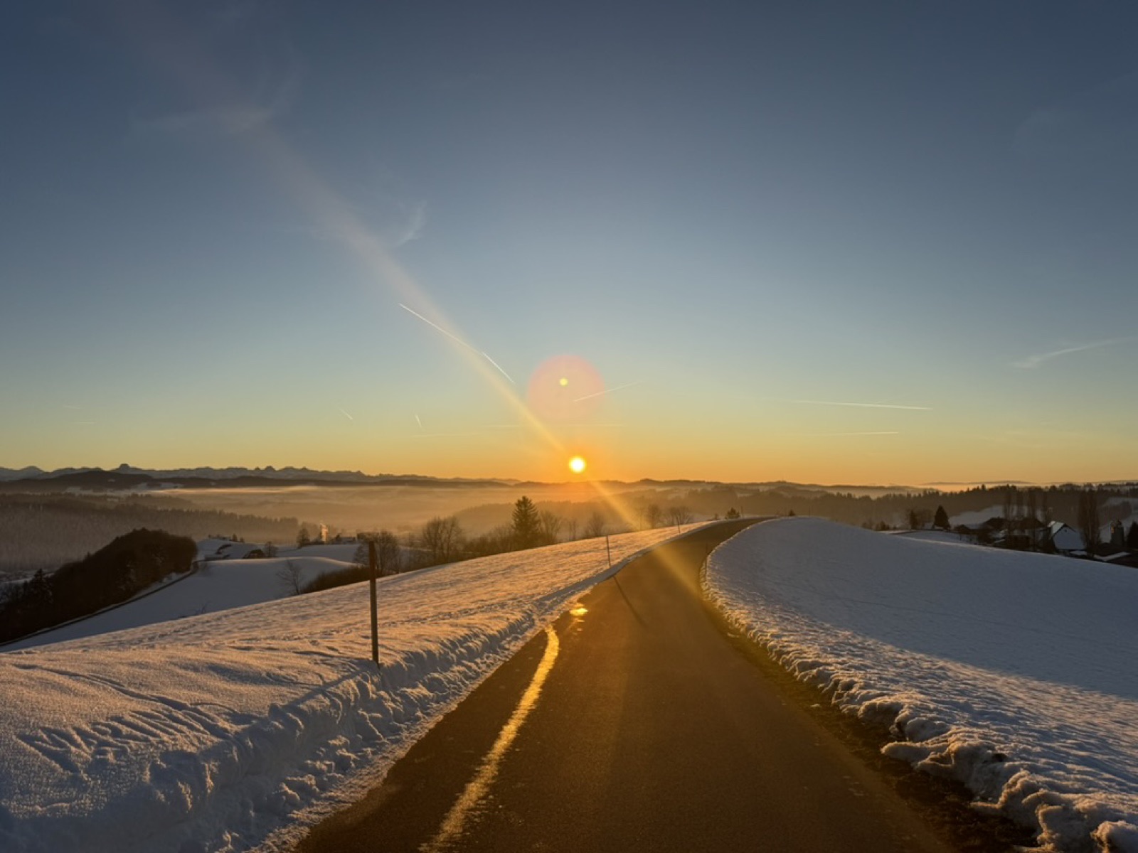 Wintersonnenuntergang über dem Emmental