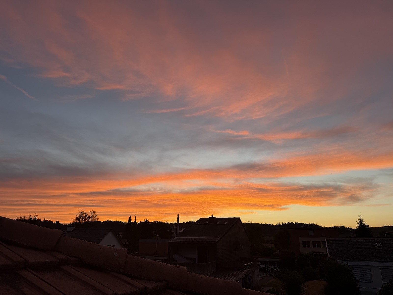 Pastellfarbener Abendhimmel über Sumiswald